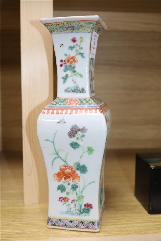 A Chinese vase H.25.5cm